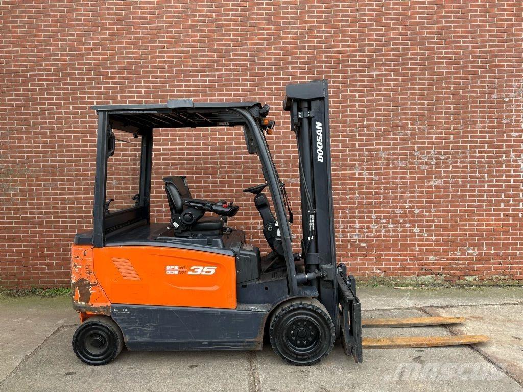 Doosan B35X-7 شاحنات ذات رافعات شوكية تعمل بالكهرباء