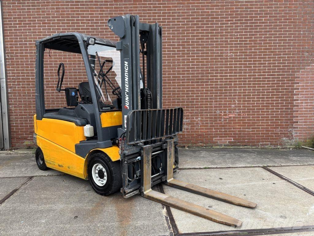 Jungheinrich EFG 430 شاحنات ذات رافعات شوكية تعمل بالكهرباء