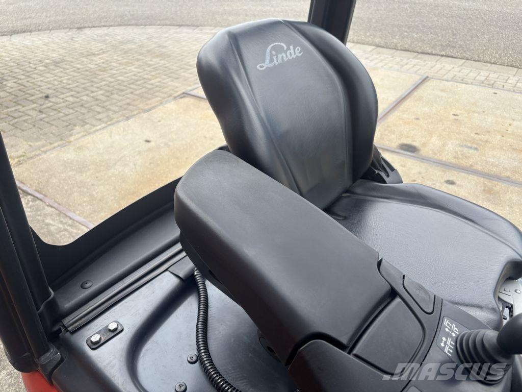 Linde E15-02 شاحنات ذات رافعات شوكية تعمل بالكهرباء