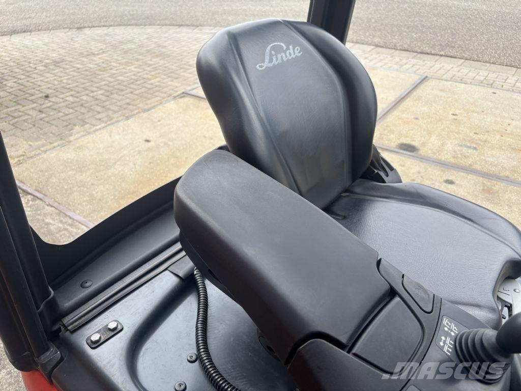 Linde E15-02 شاحنات ذات رافعات شوكية تعمل بالكهرباء