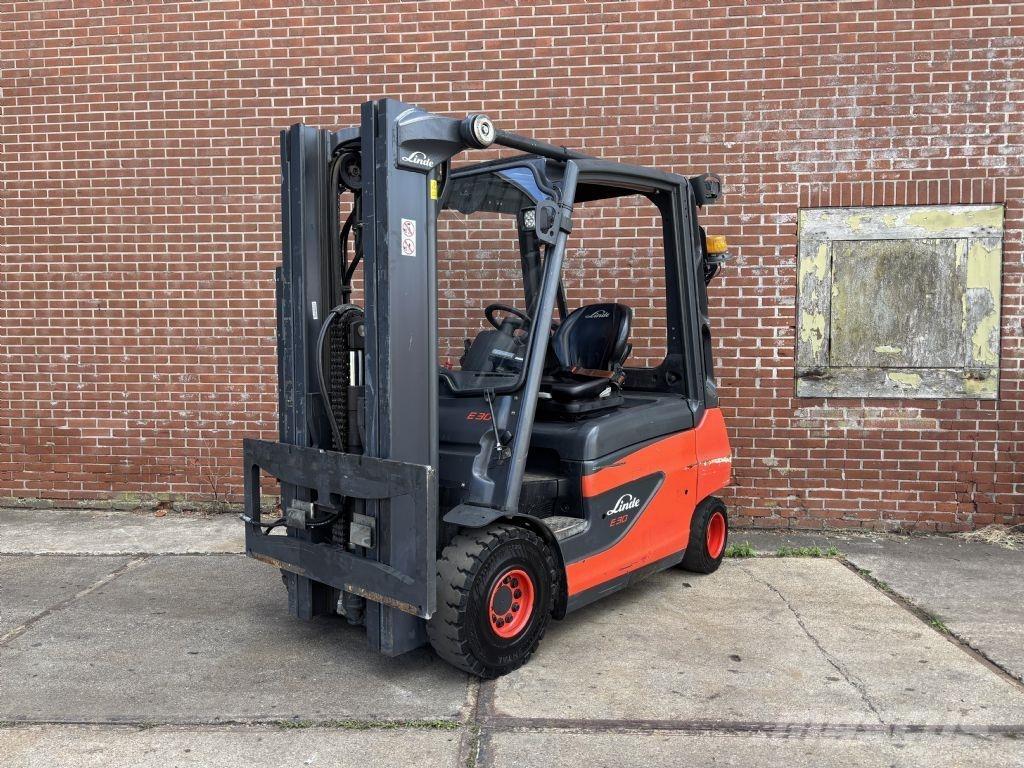 Linde E30-01 شاحنات ذات رافعات شوكية تعمل بالكهرباء