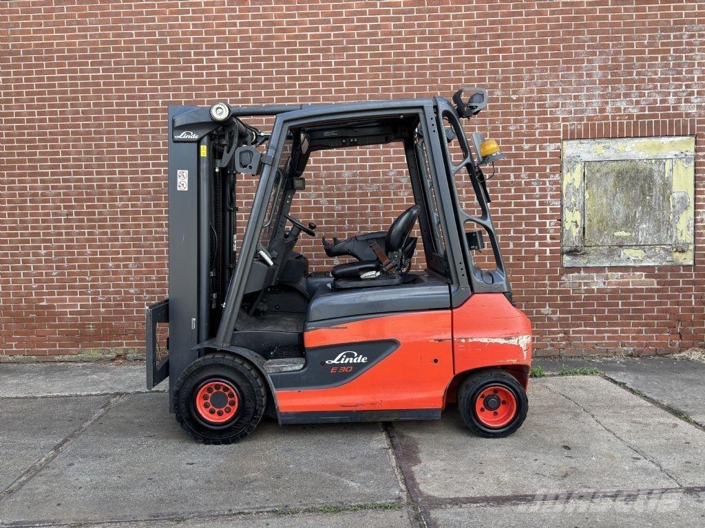 Linde E30-01 شاحنات ذات رافعات شوكية تعمل بالكهرباء