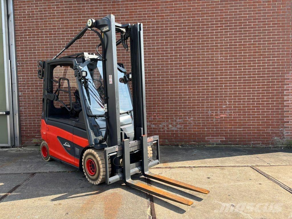 Linde E30L-01 شاحنات ذات رافعات شوكية تعمل بالكهرباء