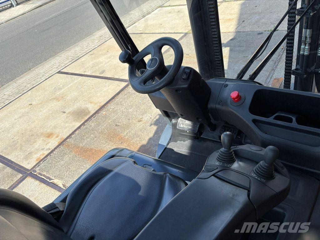 Linde E30L-01 شاحنات ذات رافعات شوكية تعمل بالكهرباء