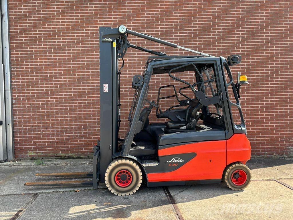 Linde E30L-01 شاحنات ذات رافعات شوكية تعمل بالكهرباء
