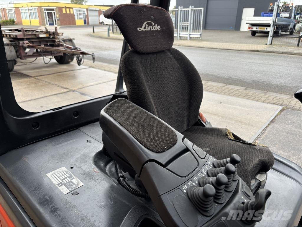 Linde E30L-01 شاحنات ذات رافعات شوكية تعمل بالكهرباء