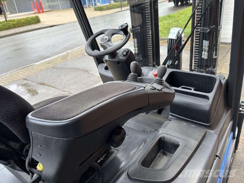 Linde E30L-01 شاحنات ذات رافعات شوكية تعمل بالكهرباء