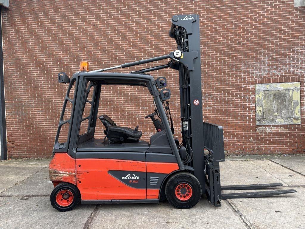 Linde E30L-01 شاحنات ذات رافعات شوكية تعمل بالكهرباء