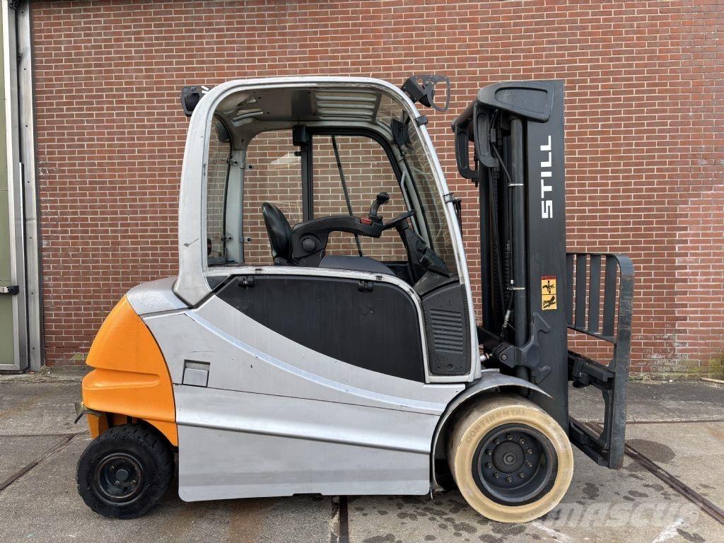 Still RX 60-40 شاحنات ذات رافعات شوكية تعمل بالكهرباء