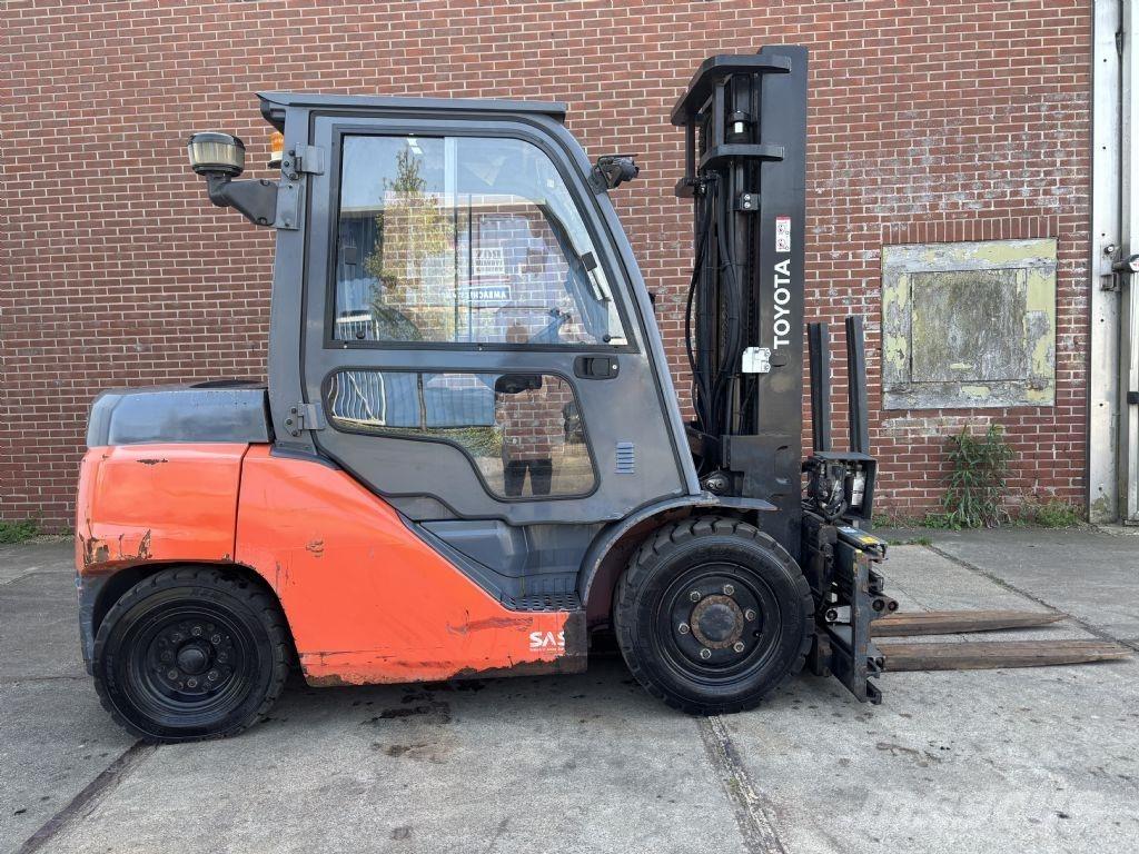 Toyota 40- 8FD40N شاحنات الديزل