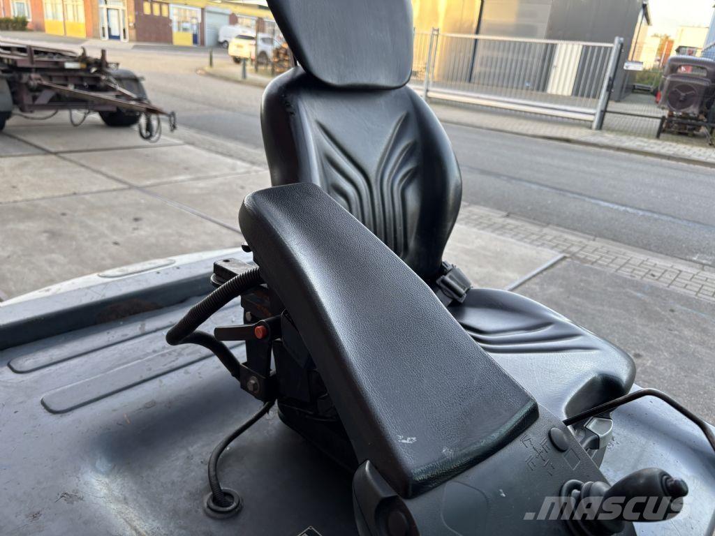 Toyota 8FBMT30 شاحنات ذات رافعات شوكية تعمل بالكهرباء