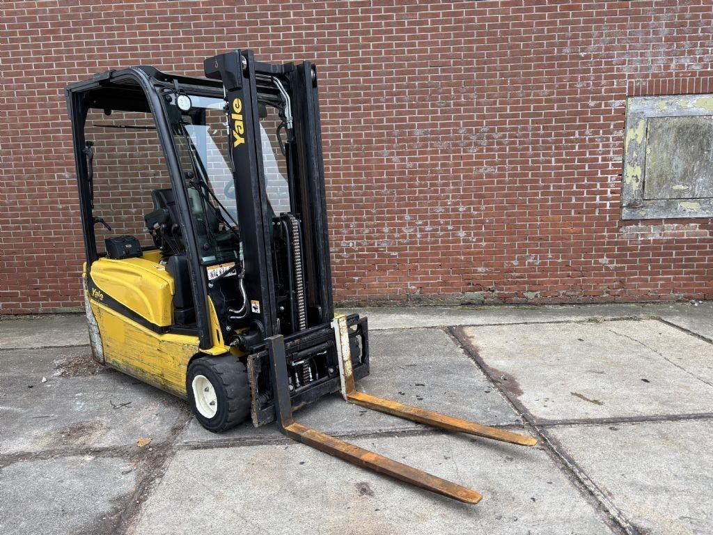 Yale ERP16VT شاحنات ذات رافعات شوكية تعمل بالكهرباء