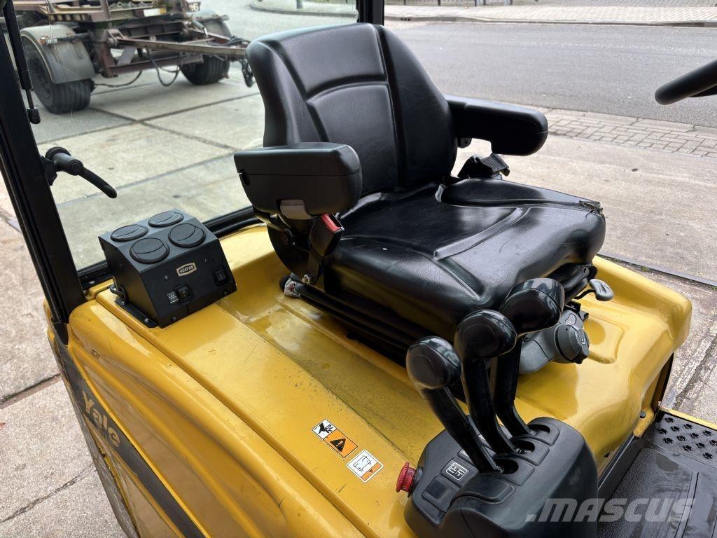 Yale ERP16VT شاحنات ذات رافعات شوكية تعمل بالكهرباء