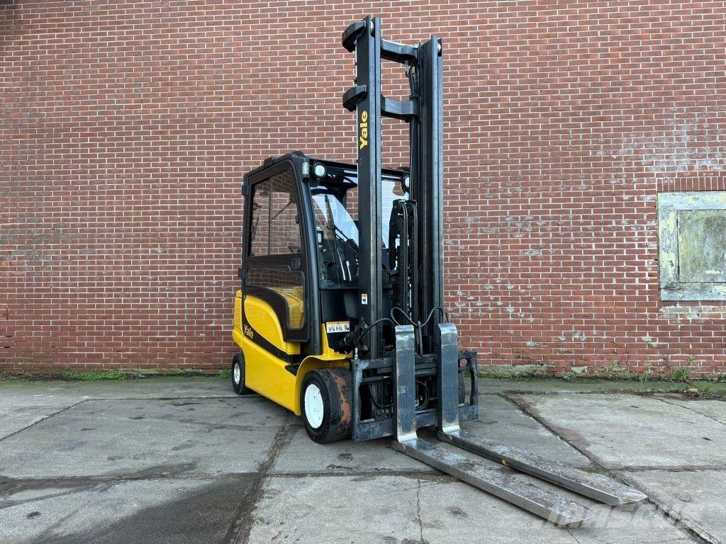 Yale ERP35VL F2945 شاحنات ذات رافعات شوكية تعمل بالكهرباء