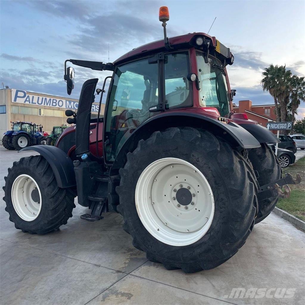 Valtra N174 الجرارات