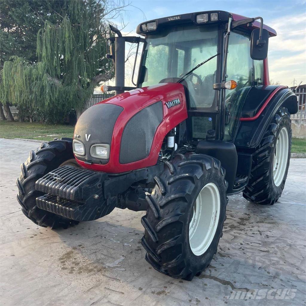 Valtra N92 الجرارات