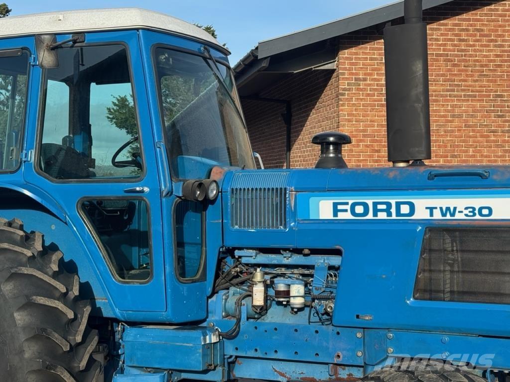 Ford TW30 الجرارات