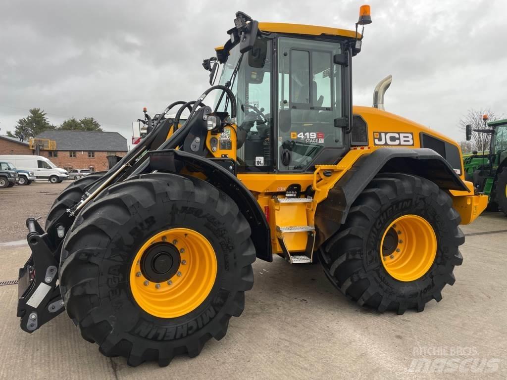 JCB 419S الجرارات