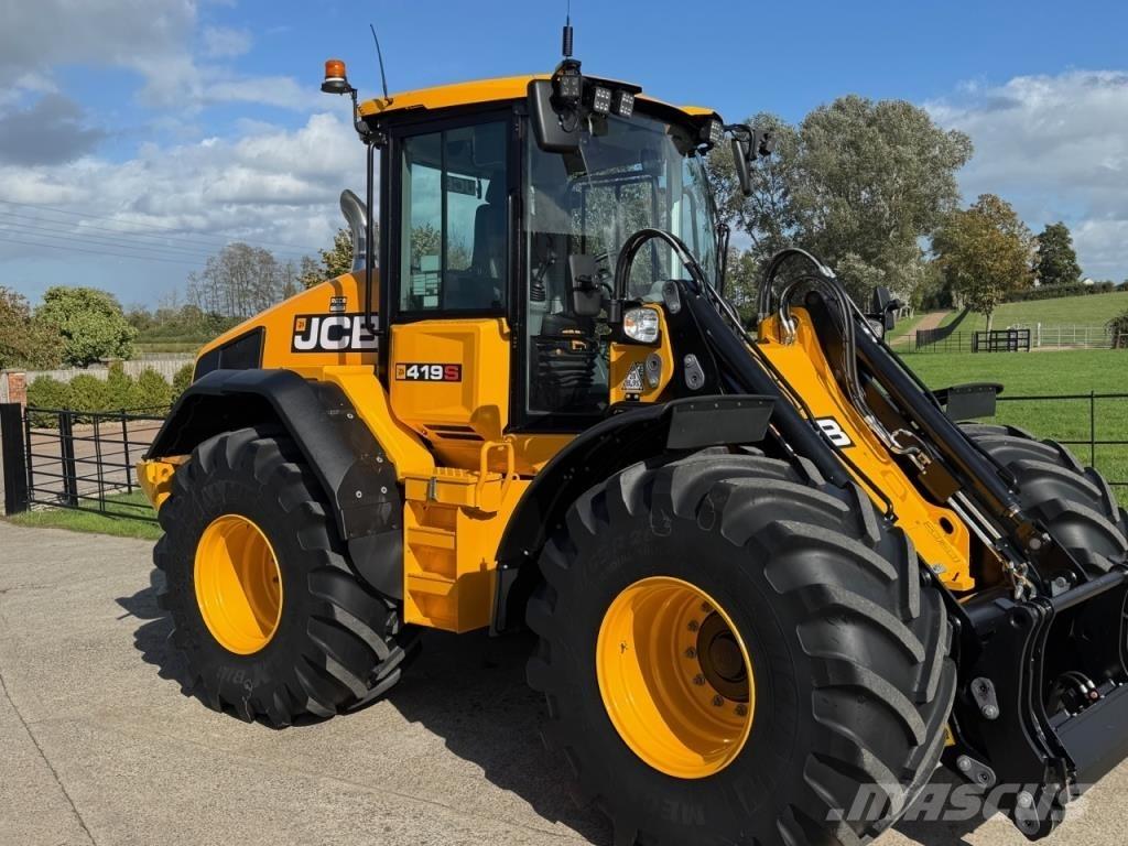 JCB 419S الجرارات