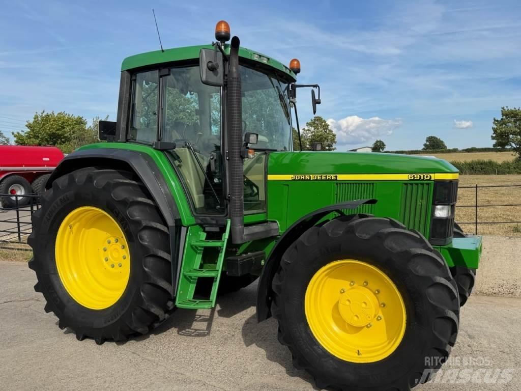 John Deere 6910 الجرارات