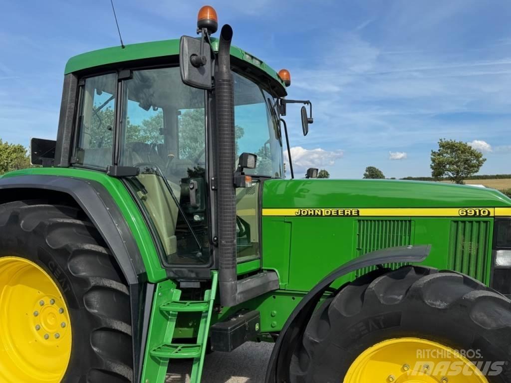 John Deere 6910 الجرارات