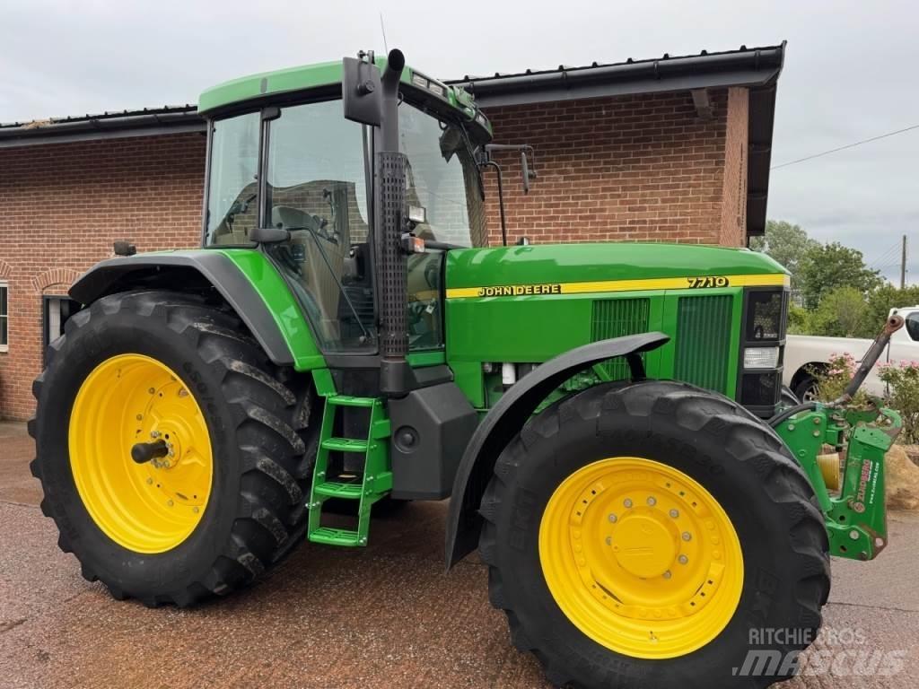John Deere 7710 الجرارات