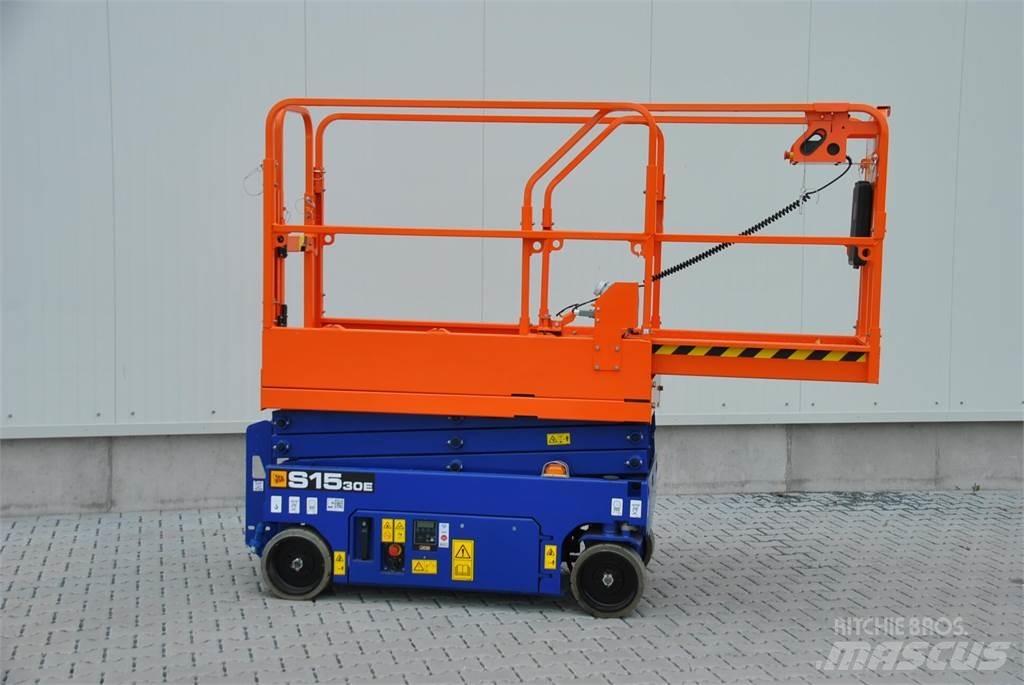 JCB S1530E رافعات مقصية الشكل
