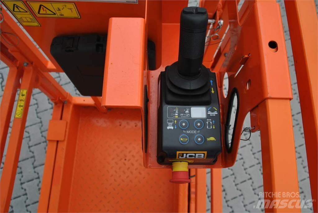 JCB S1530E رافعات مقصية الشكل