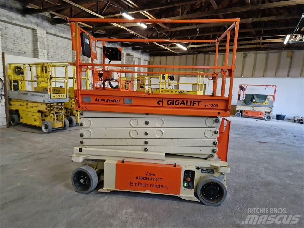 JLG 10 RS رافعات مقصية الشكل