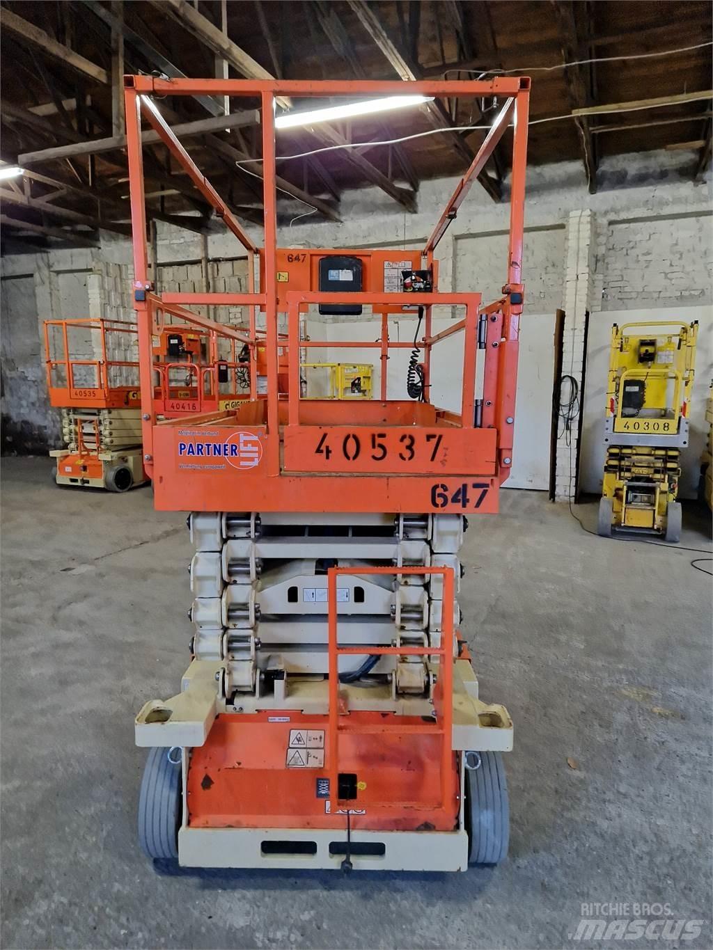 JLG 10 RS رافعات مقصية الشكل