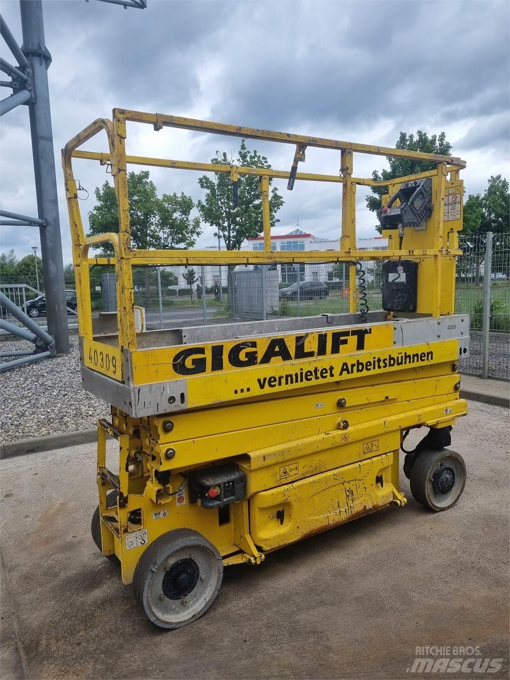 JLG 2030 ES رافعات مقصية الشكل