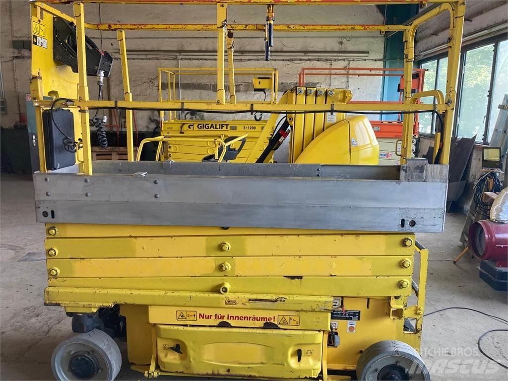 JLG 2630 ES رافعات مقصية الشكل