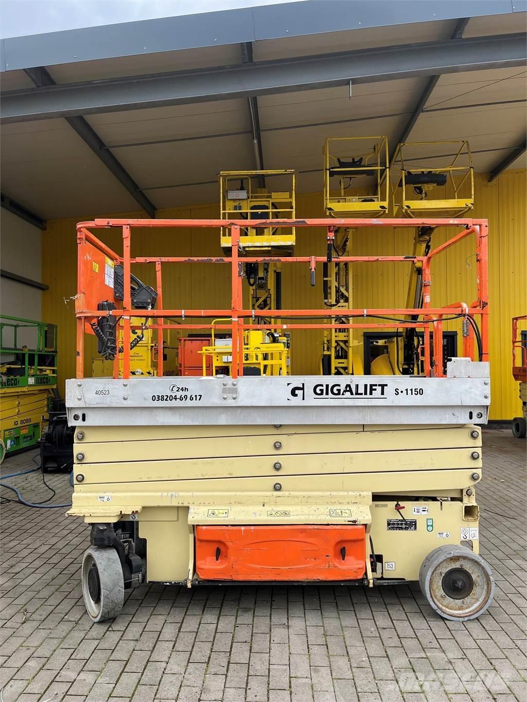 JLG 3246 ES رافعات مقصية الشكل