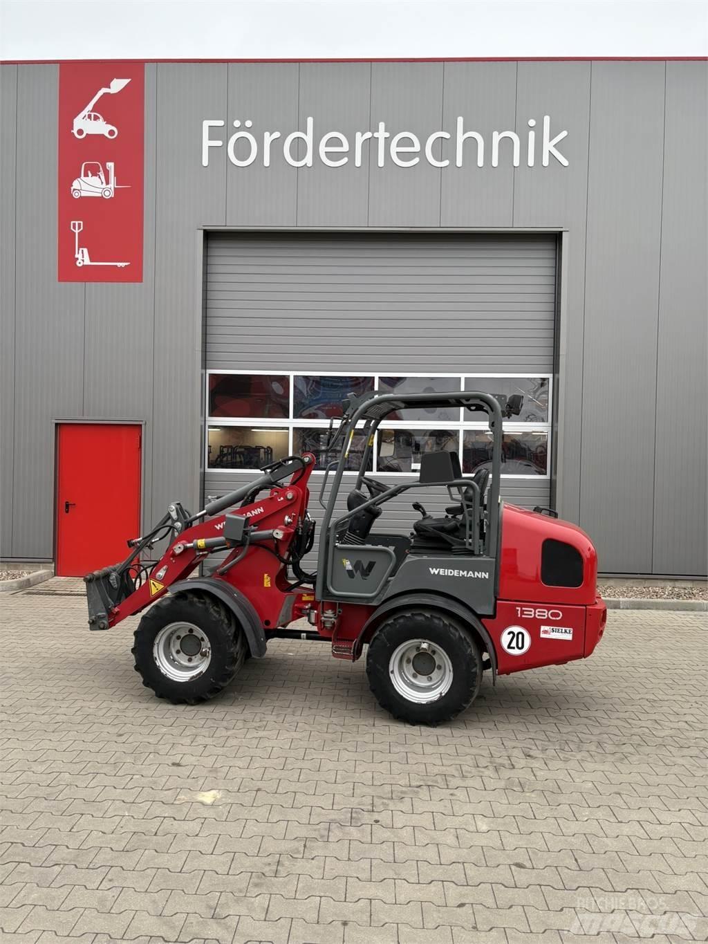 Weidemann 1380 أخرى