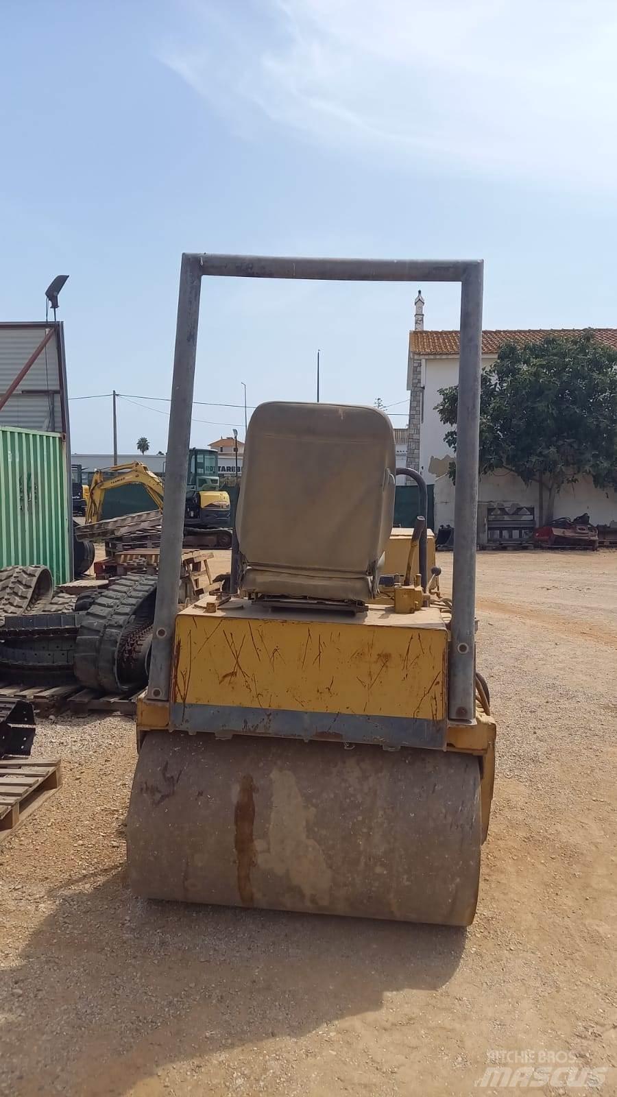 Bomag BW120AD مداحل ثنائية الاسطوانة