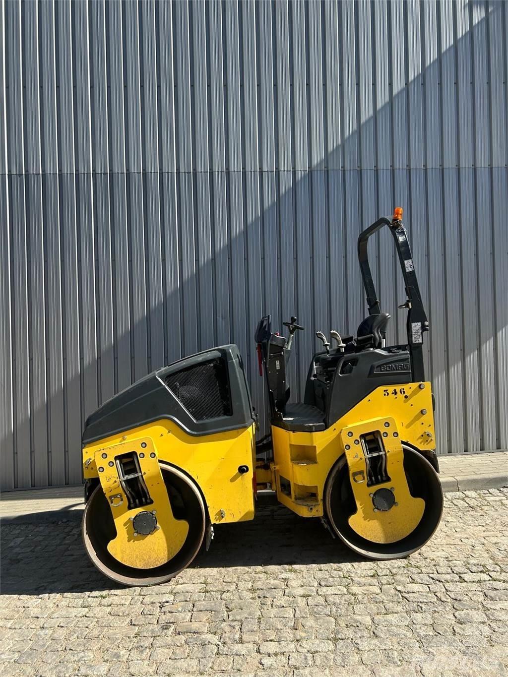 Bomag BW138AD-5 مداحل ثنائية الاسطوانة