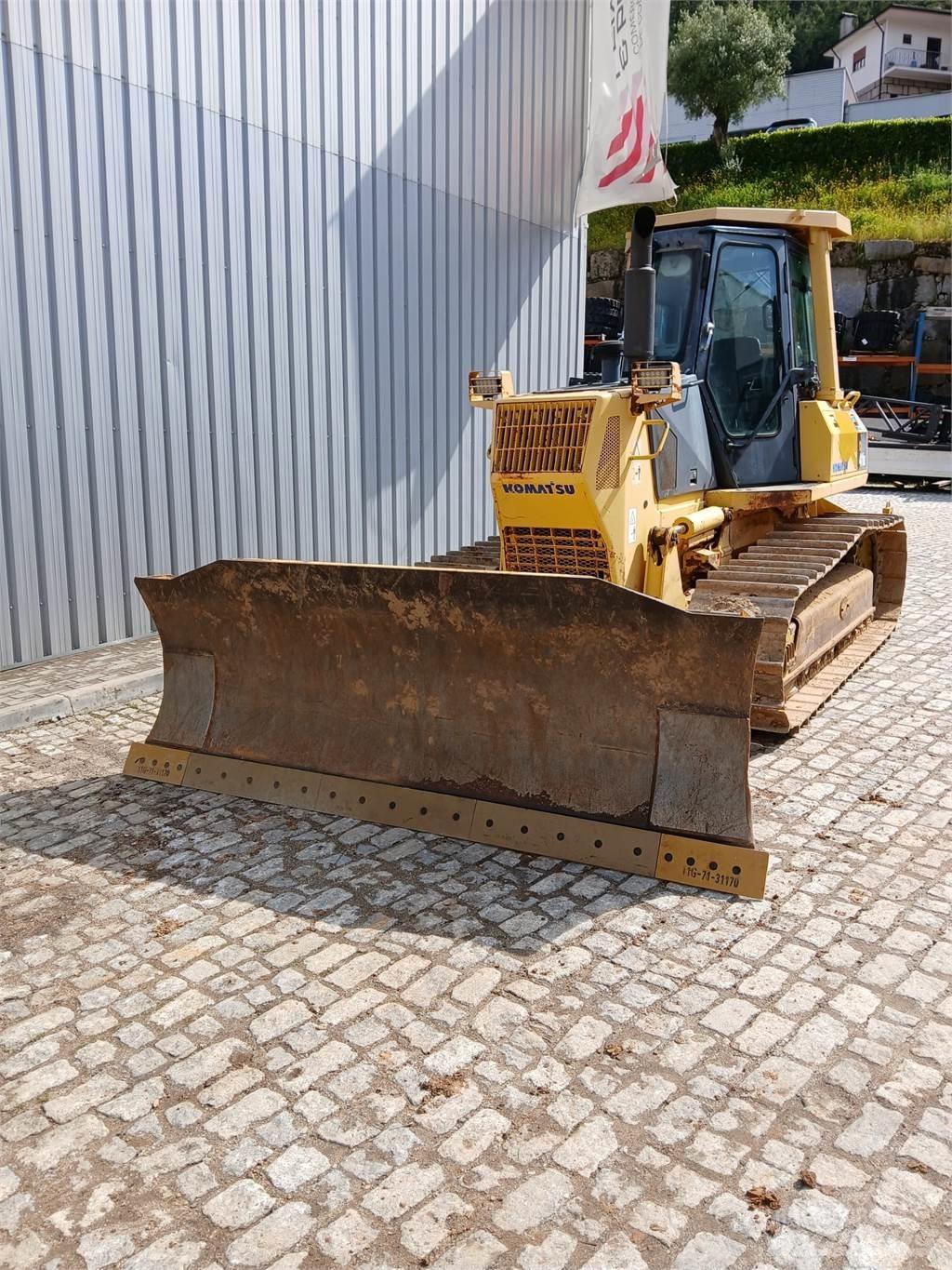 Komatsu D41E-6 رافعات مد أنابيب