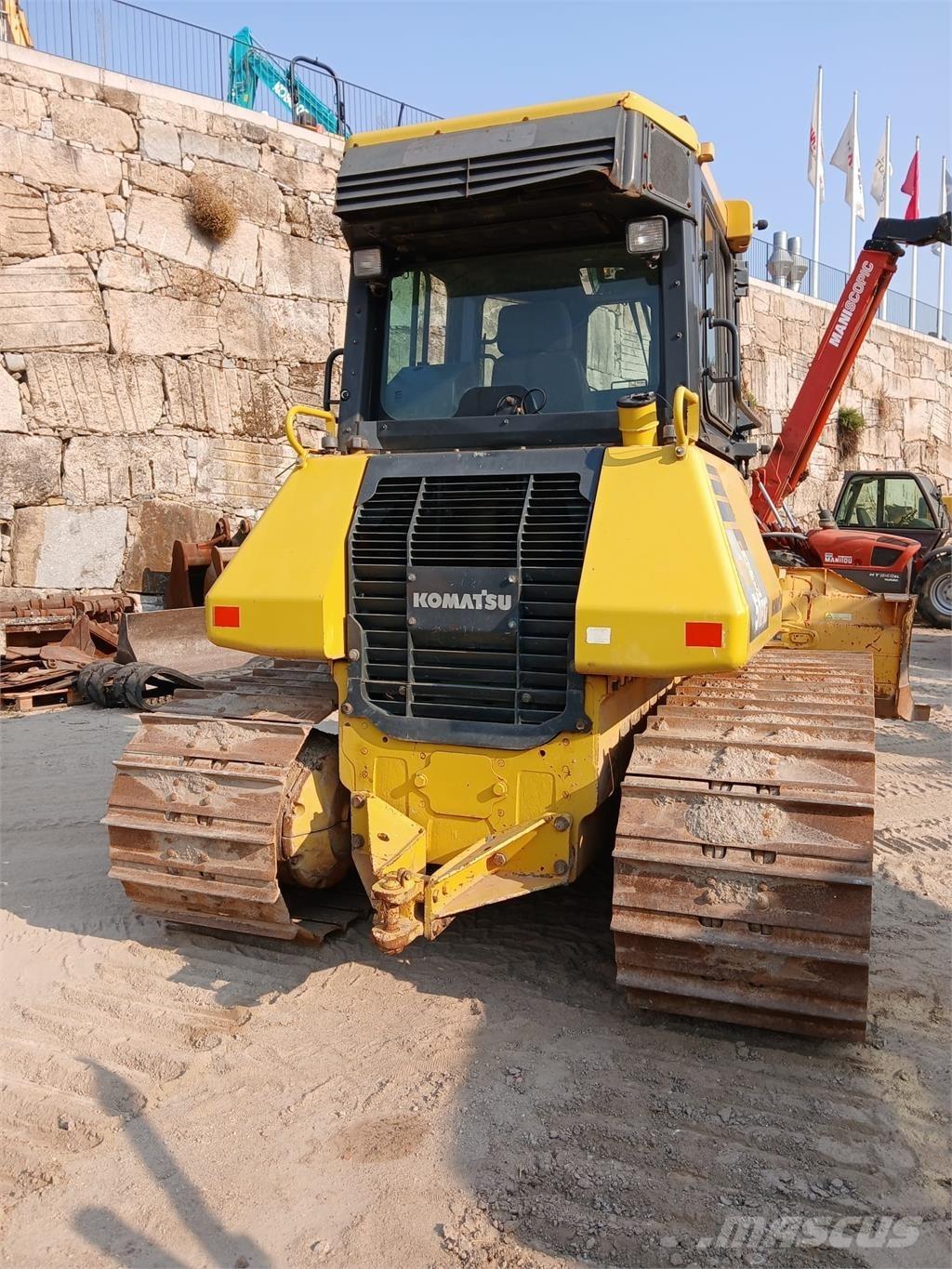 Komatsu D51PXI-22 رافعات مد أنابيب