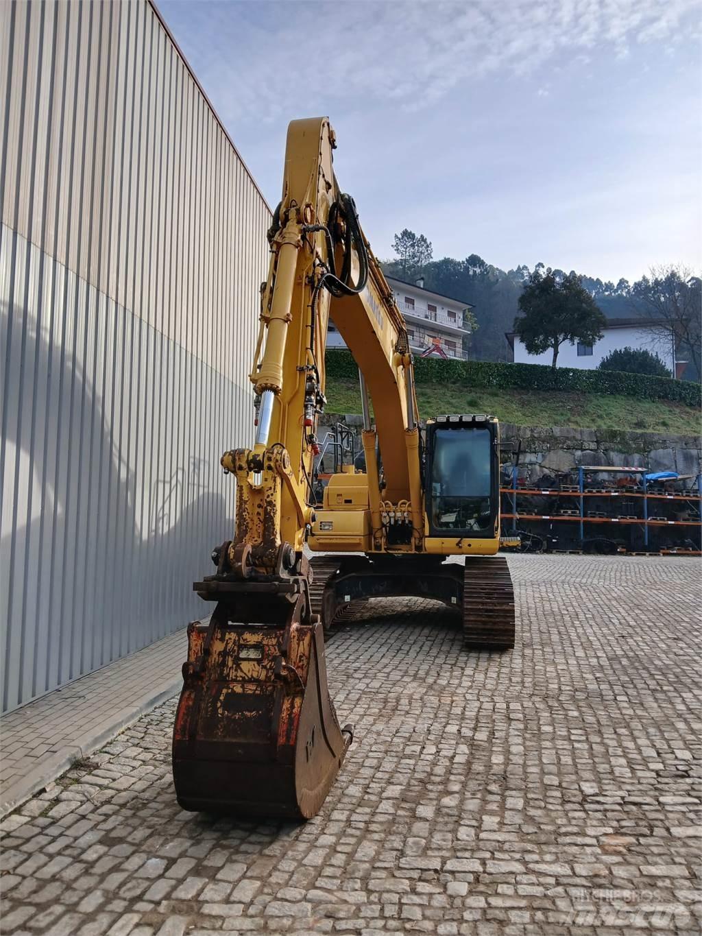 Komatsu PC210LC-11 حفارات زحافة