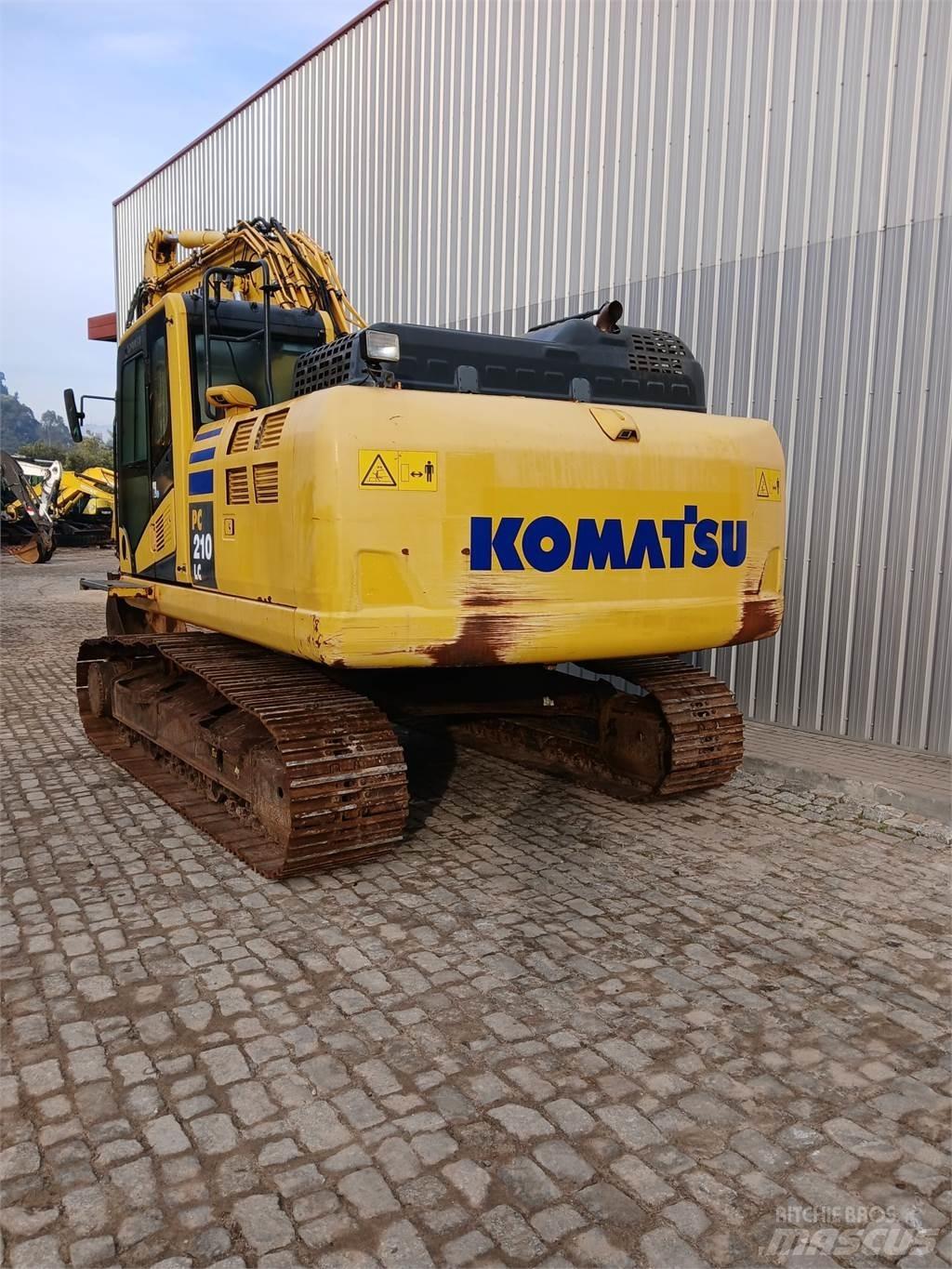 Komatsu PC210LC-11 حفارات زحافة