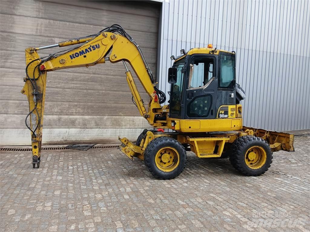 Komatsu PW98MR-6 حفارات بعجل