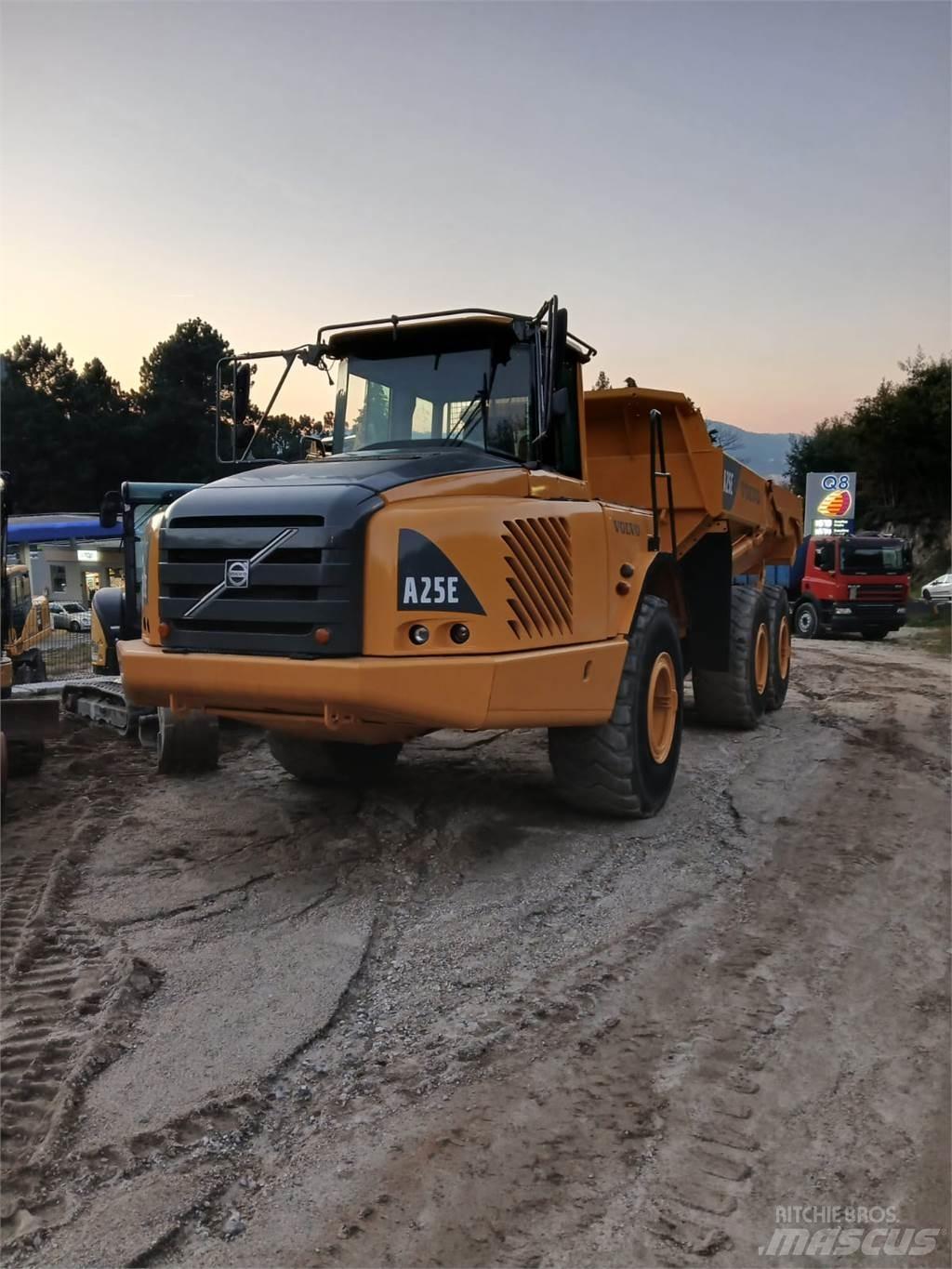 Volvo A25E عربات نقل قلابة للمواقع