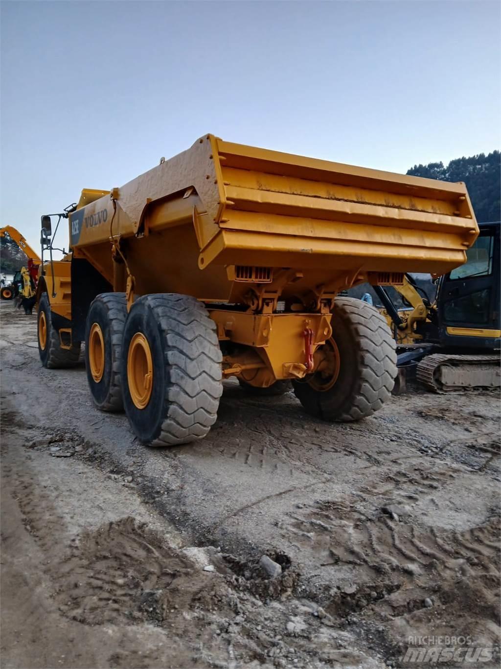 Volvo A25E عربات نقل قلابة للمواقع