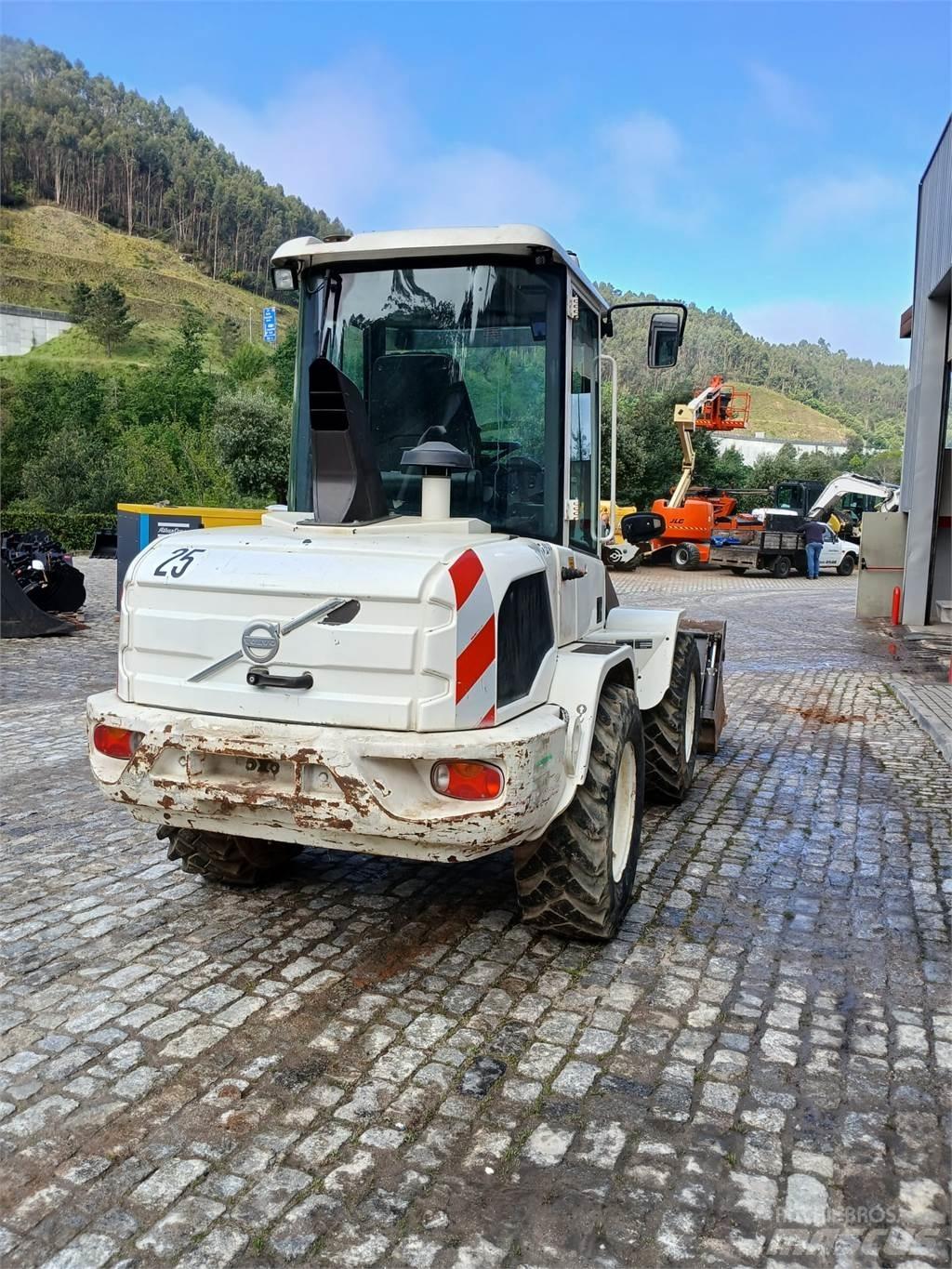 Volvo L30G أخرى