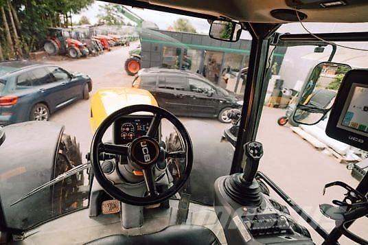JCB FASTRAC 4220 الجرارات