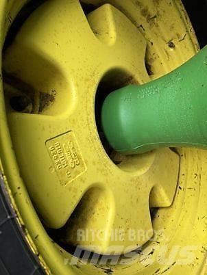 John Deere 7930 الجرارات