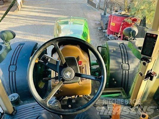 John Deere 8130 الجرارات