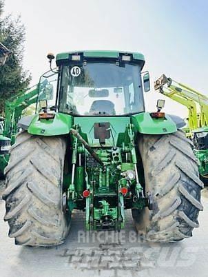 John Deere 8310 الجرارات