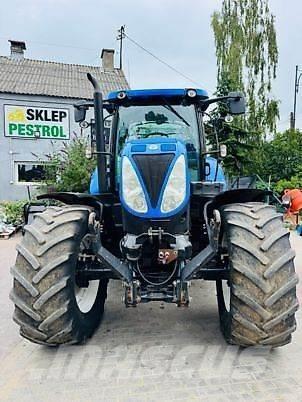 New Holland T7.210RC الجرارات