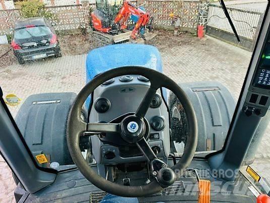 New Holland T8040 الجرارات
